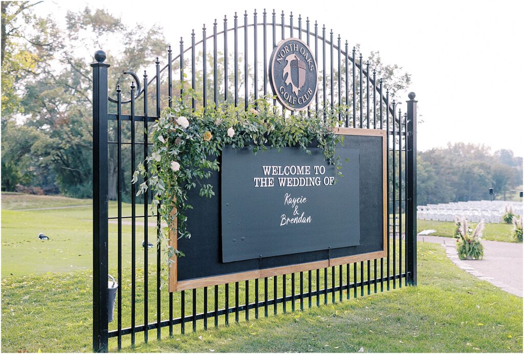 Minneapolis light and airy wedding and engagement photographer