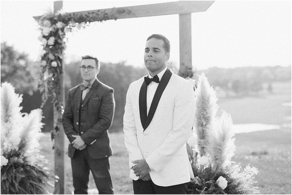 Minneapolis light and airy wedding and engagement photographer