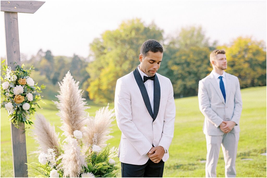 Minneapolis light and airy wedding and engagement photographer