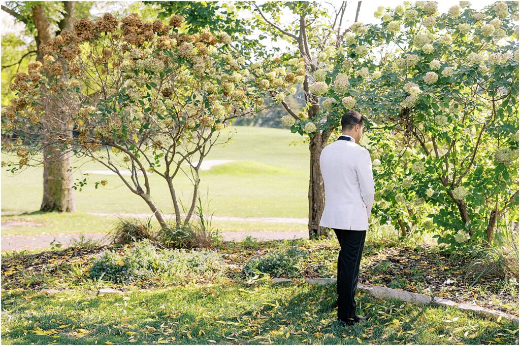 Minneapolis light and airy wedding and engagement photographer