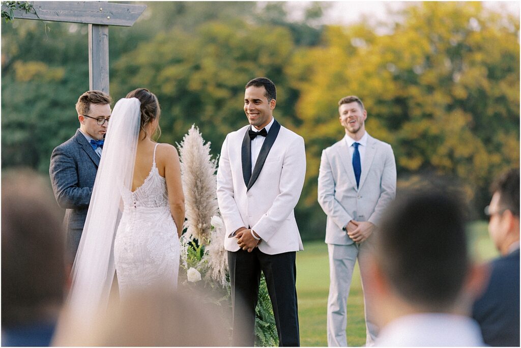 Minneapolis light and airy wedding and engagement photographer