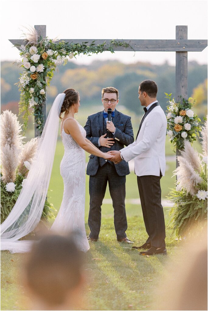 Minneapolis light and airy wedding and engagement photographer