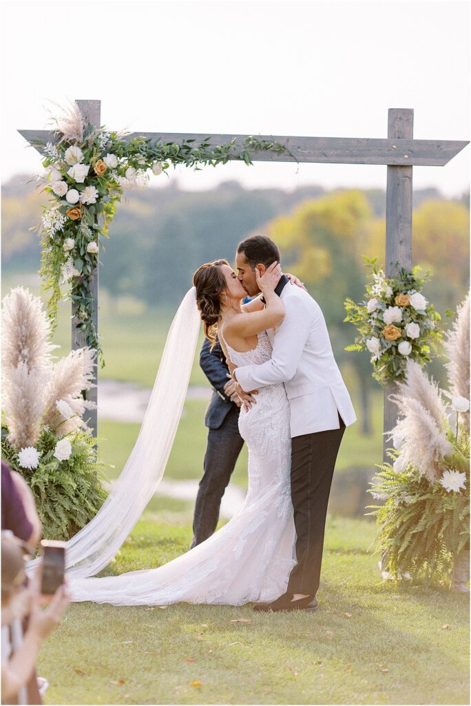 Minneapolis light and airy wedding and engagement photographer