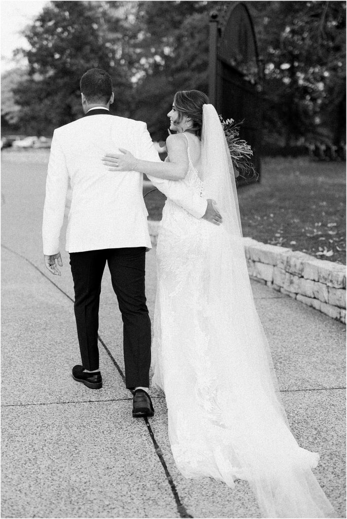 Minneapolis light and airy wedding and engagement photographer