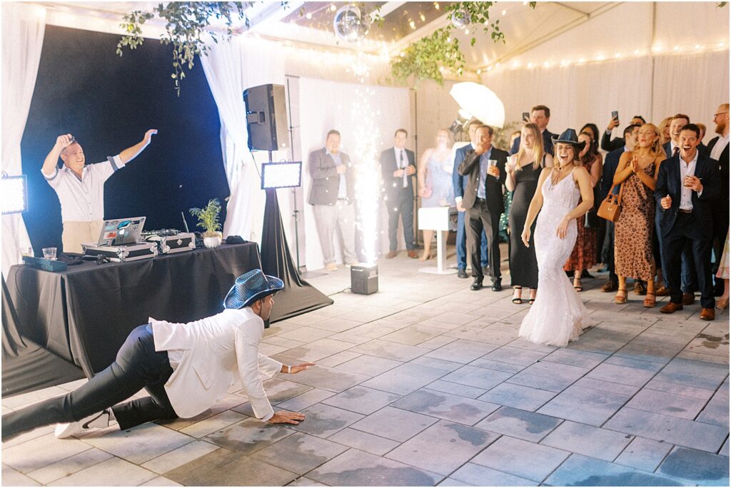 Minneapolis light and airy wedding and engagement photographer