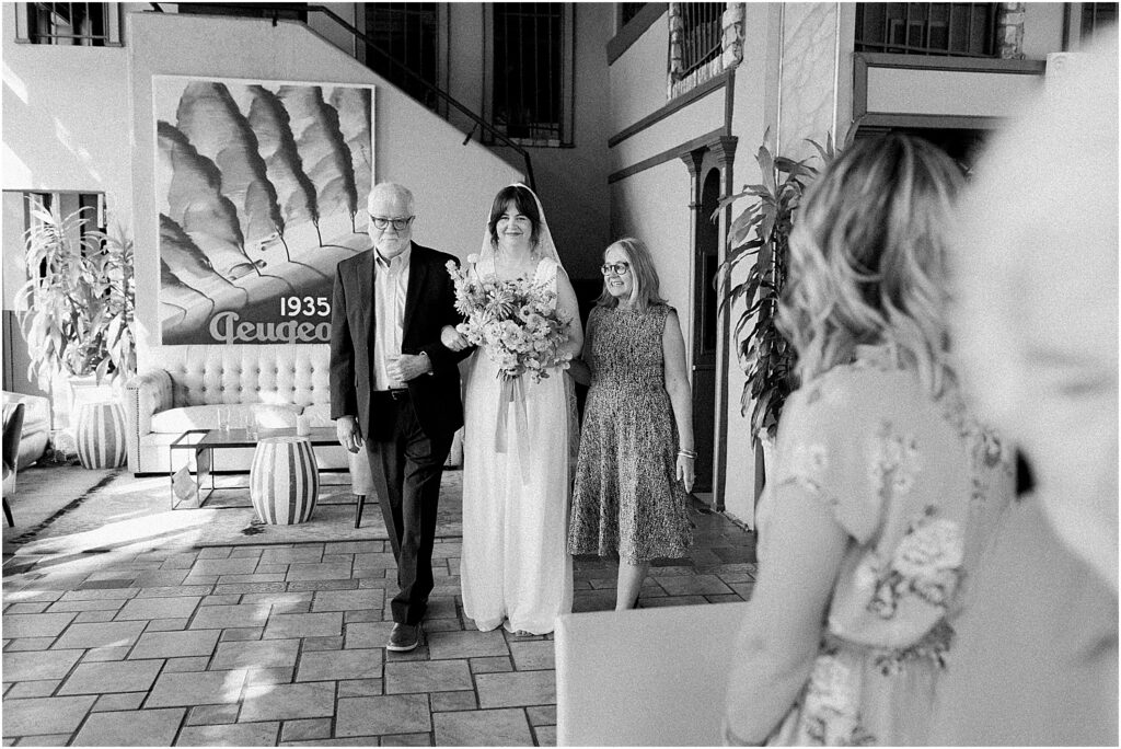 Minneapolis light and airy wedding and engagement photographer