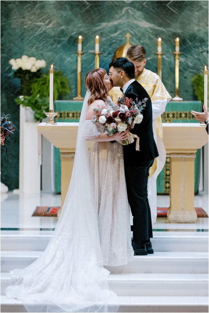 Minneapolis light and airy wedding and engagement photographer