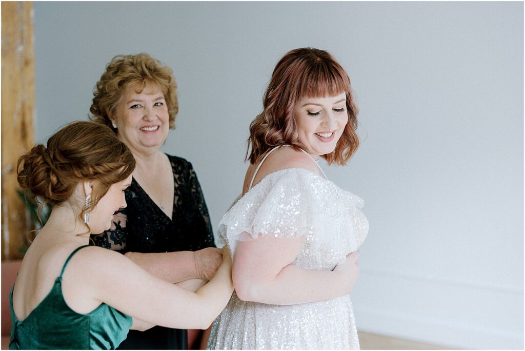 Minneapolis light and airy wedding and engagement photographer